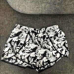 Floral shorts! Jessica Simpson